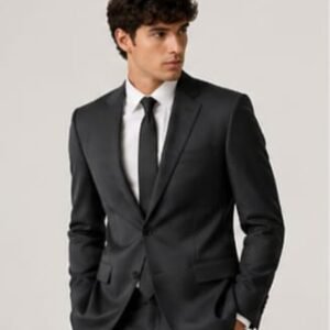 Terno Masculino Slim Grafite: Elegância Moderna e Corte Impecável